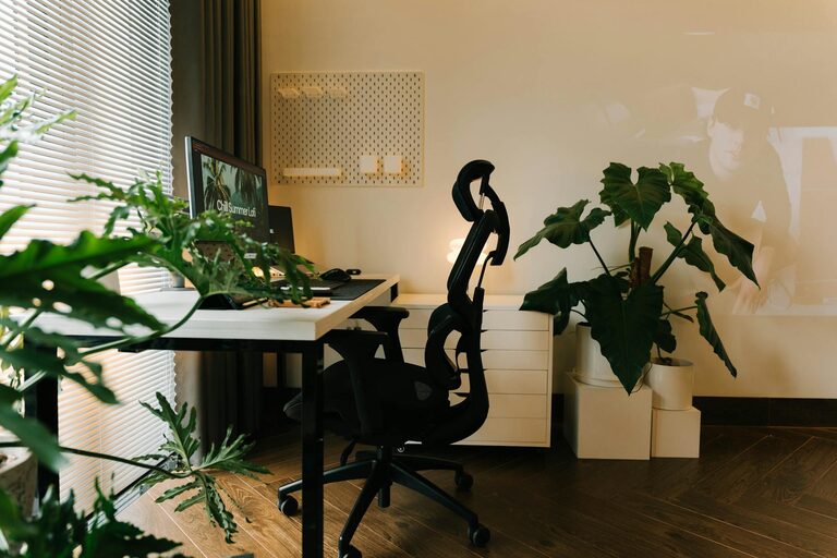 Tips for Creating a Cozy and Functional Home Office Space