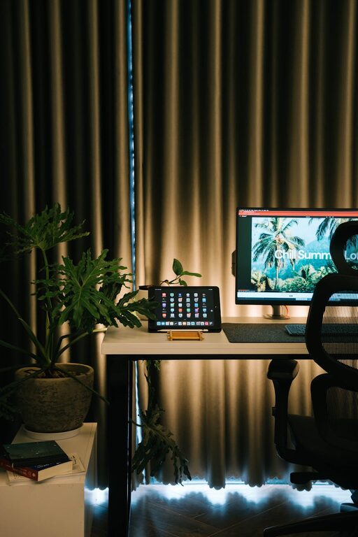 How to Create a Cozy and Productive Home Office Environment